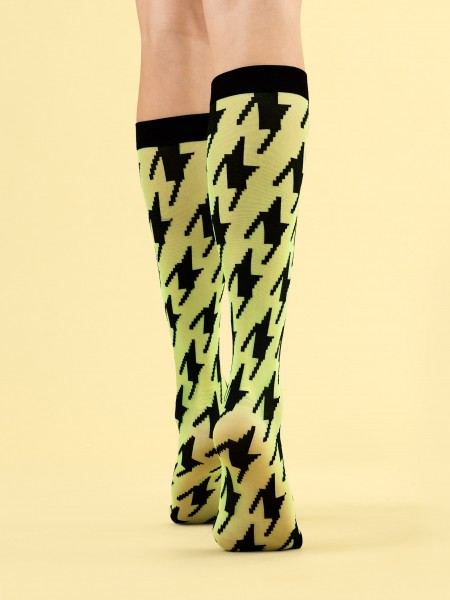 Fiore - 8 denier knee highs with oversized houndstooth pattern